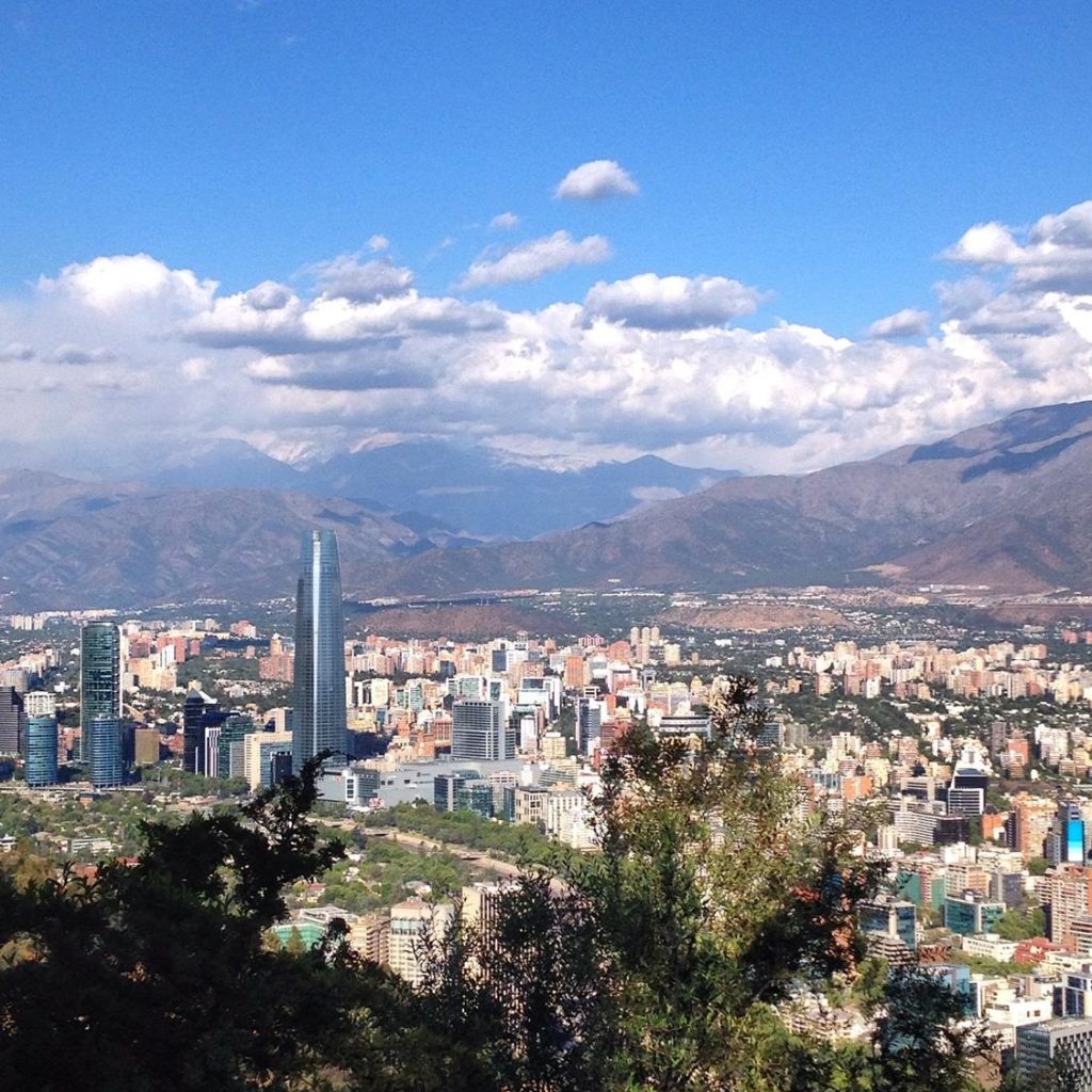 Vista do Cerro San Cristobal e do Costanera Center