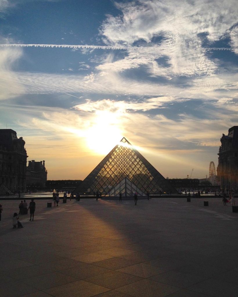 Por do Sol no Museu do Louvre