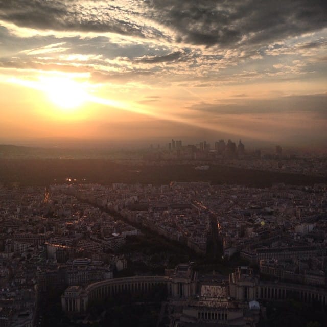 Por do sol na Torre Eiffel