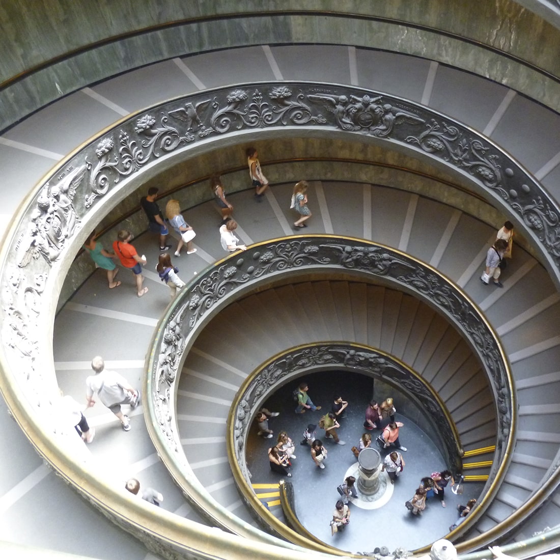 cidades para conhecer na Italia, a escada no vaticano