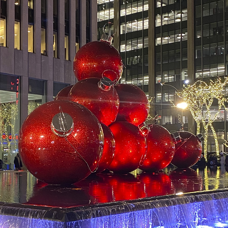 bolas de natal gigantes em nova york